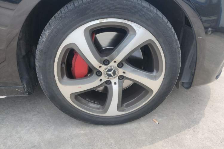 Used Mercedes-Benz E-Class 2017 E 300 L Sporty and Stylish Model Right Front Wheel Hub