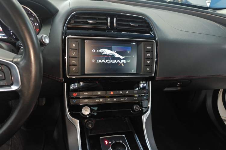 Used Jaguar XE 2015 2.0T 240 PS R-Sport
