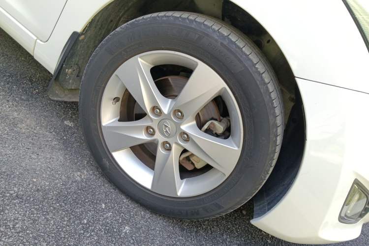 Used Hyundai Elantra (5th Generation / Langdong) 2012 1.6L Automatic Leading Model Right Front Wheel Hub