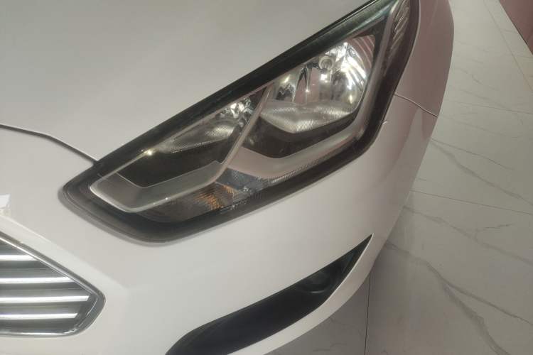 Used Ford Escort 2015 1.5L Manual Comfort Model Left Front Headlight