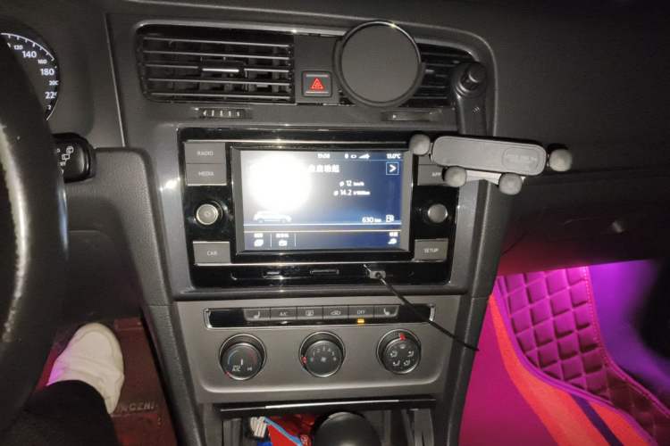 Used Volkswagen Golf 2014 1.4TSI Automatic Luxury Model Audio And AC Panel