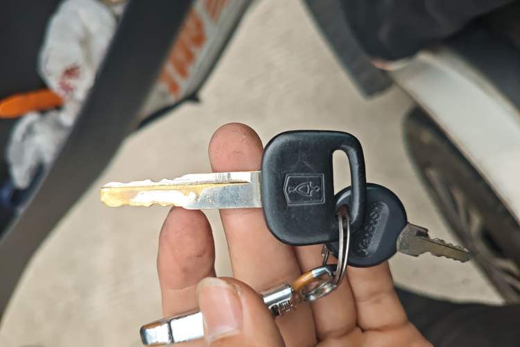 Used Jinbei Hiace 2011 2.0L 5th Generation Kuaiyunwang Standard Version 4G19 Vehicle Key
