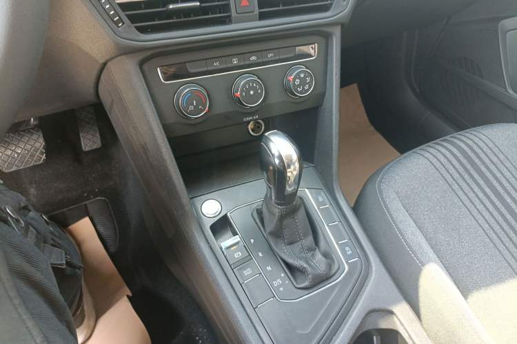 Used Volkswagen Tharu 2021 280TSI Two-Wheel Drive Trend Edition Gear Lever