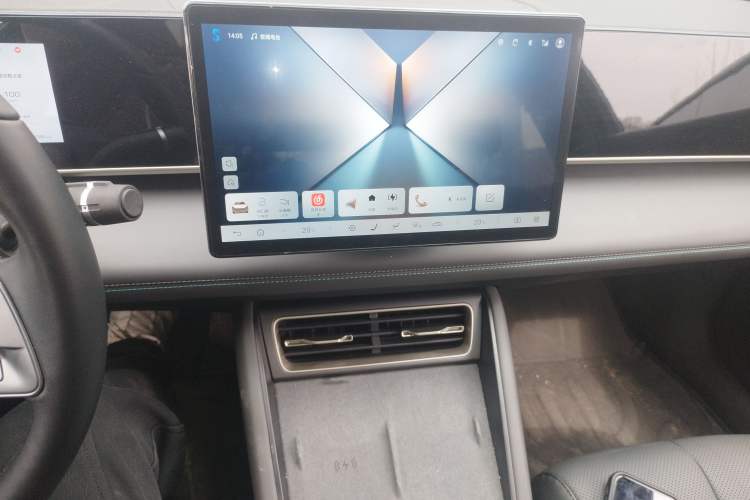 Used BYD Qin L 2025 DM-i Smart Drive 120KM Superior Model Audio And AC Panel