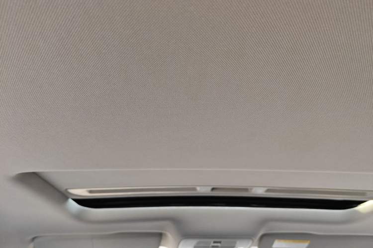 Used Roewe i6 2019 PLUS 1.6L CVT 4G Connected Flagship Deluxe Edition Headliner