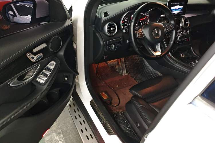 Used Mercedes-Benz GLC 2017 GLC 260 4MATIC Dynamic Edition Driver Seat