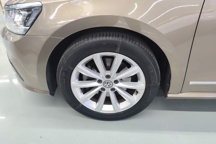 Used Volkswagen Passat 2016 330TSI DSG Prestige Edition Left Front Wheel Hub
