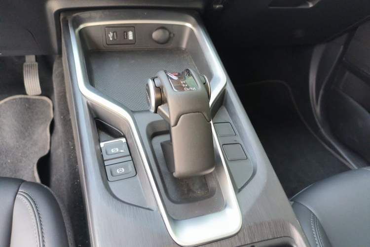 Used Great Wall King Kong Poer 2024 2.0T Automatic 8AT Diesel Two-Wheel-Drive Elite Flatbed Gear Lever