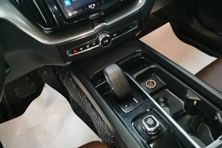 Used Volvo XC60 2022 B5 4x4 Zhiyi Luxury Edition
