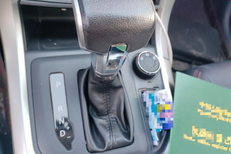 Used SAIC MAXUS T60 2017 2.0T Gasoline Automatic 4x4 High-Ride Elite Standard Cabin Gear Lever