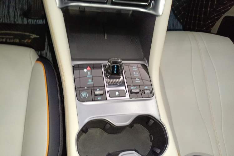 Used BYD Song PLUS New Energy 2023 Champion Edition DM-i 110KM Flagship Model Gear Lever