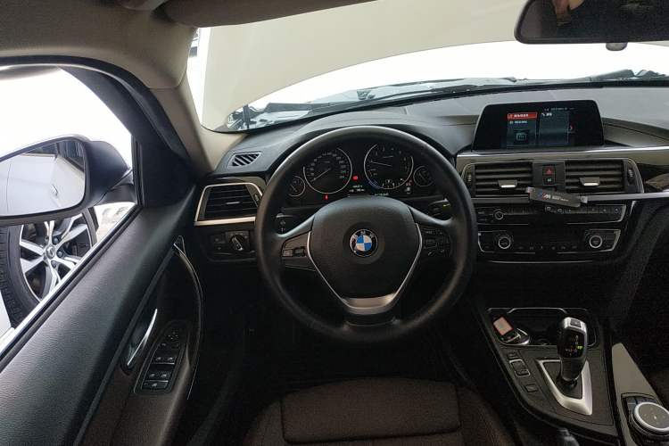 Used BMW 3 Series 2018 320Li Fashion Model
