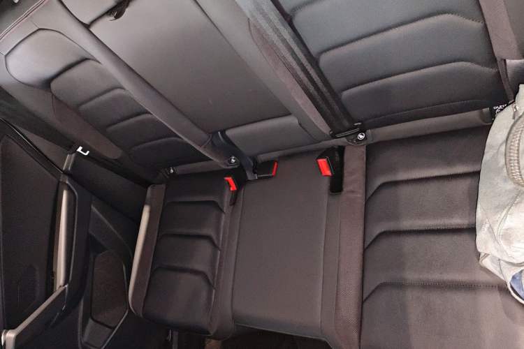 Used Volkswagen Tayron 2021 330TSI Two-Wheel-Drive 3rd Anniversary Limited Edition Left Rear Seat