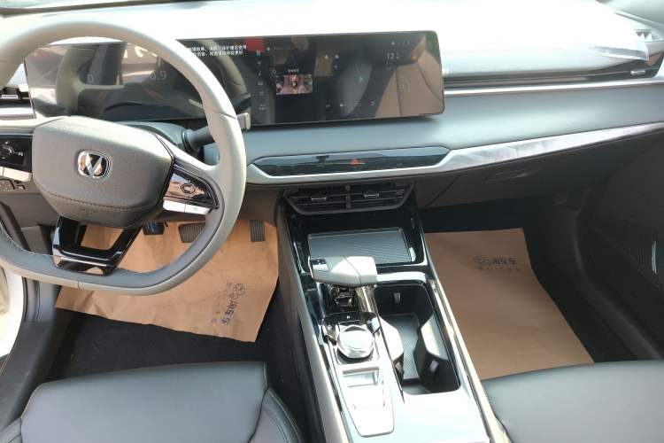 Used CHANGAN Ruicheng PLUS 2023 1.5T DCT Prestige Edition Audio And AC Panel