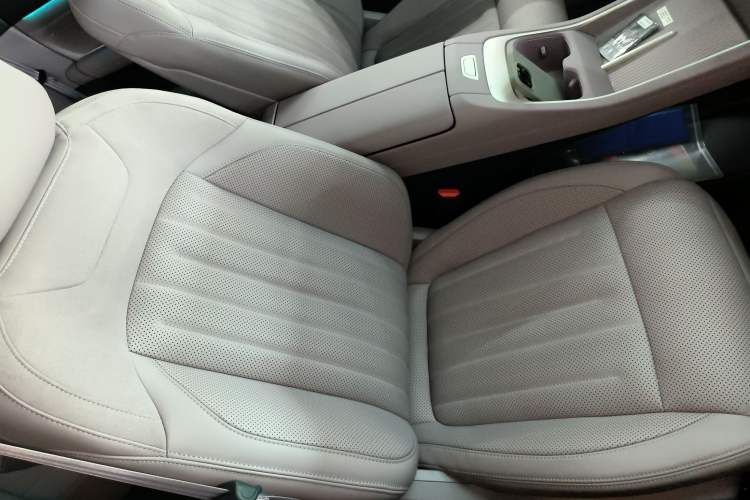 Used ONVO L60 2024 60 kWh Rear-Drive Version