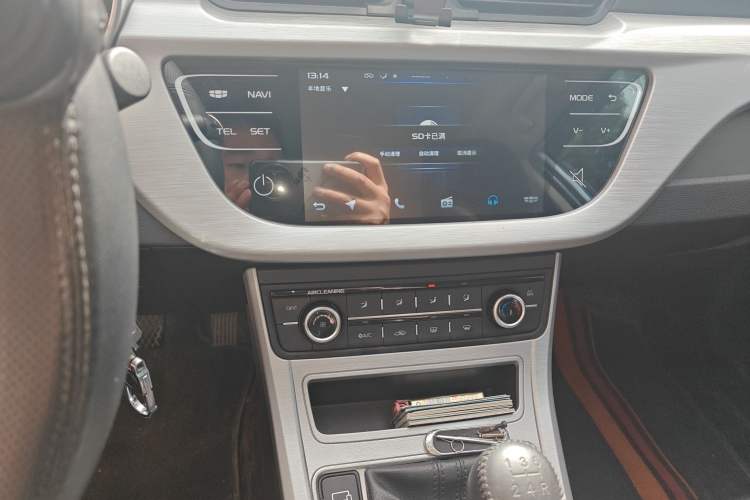 Used Geely Auto Vision 2019 Upgraded Model 1.5L Manual Luxury Version China VI Standard