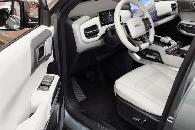 Used Formula Leopard Titanium 3 2025 501KM All-Wheel Drive Intelligent Driving Ultra Version
