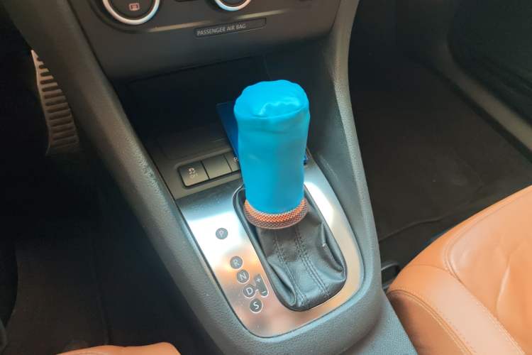 Used Volkswagen Golf 2012 1.4TSI Luxury Convertible Edition Gear Lever