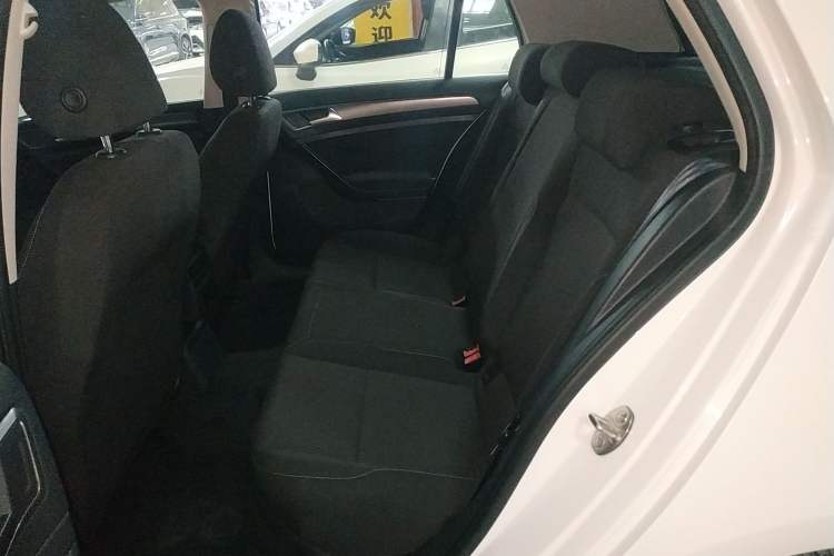 Used Volkswagen Golf 2016 1.6L Automatic Fashion Model