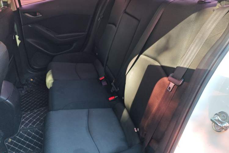 Used Mazda 3 Axela 2017 Sedan 1.5L Automatic Comfort Model Emission Standard China V Left Rear Seat