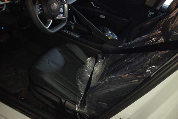 Used Hyundai Elantra 2023 1.5L CVT GLX Elite Edition Left Front Seat