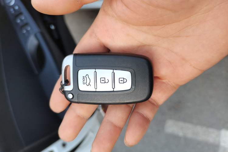 Used Hyundai Sonata 2013 2.4L Automatic Leading Edition China IV Standard Vehicle Key