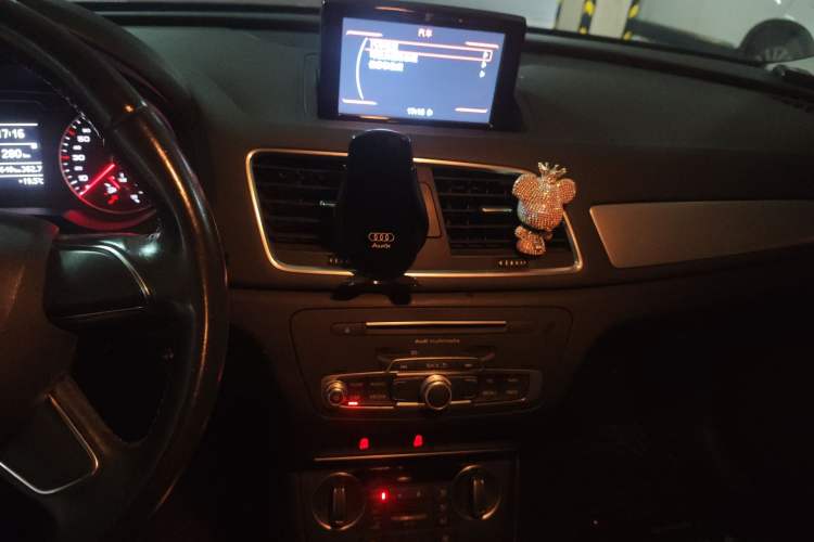 Used Audi Q3 2016 30 TFSI Standard Model Audio And AC Panel