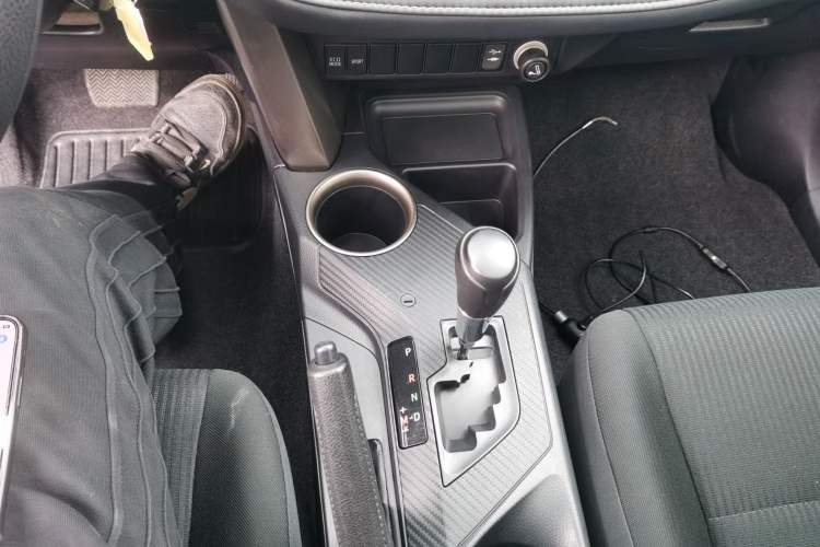 Used Toyota RAV4 2015 2.0L CVT Two-Wheel Drive Fashion Edition