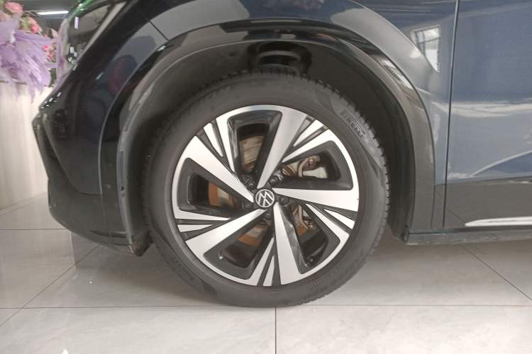 Used Volkswagen ID.6 CROZZ 2021 Long-Range PRO Edition Left Front Wheel Hub