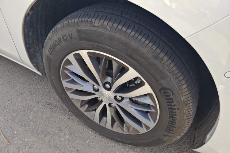 Used Buick GL8 2022 ES Landtrek 653T Luxury Edition