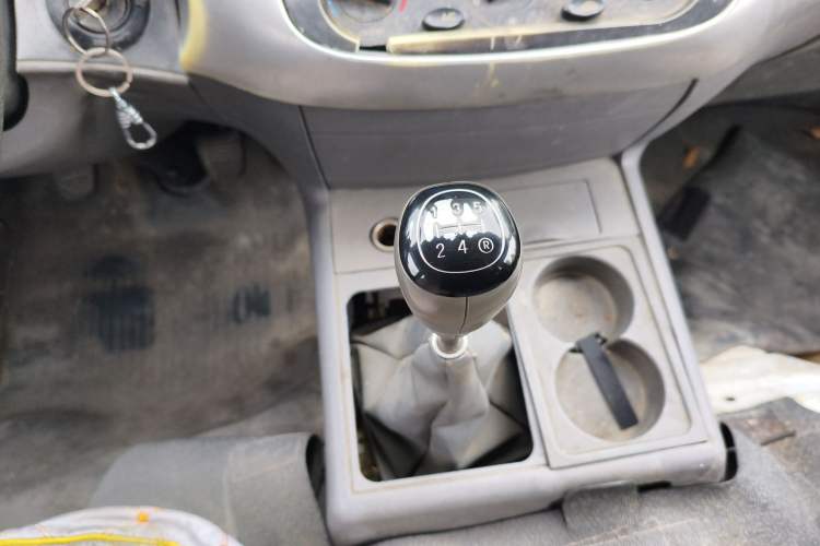 Used Jinbei Hiace 2014 2.0L 5th-Gen Power King Comfort Version V19