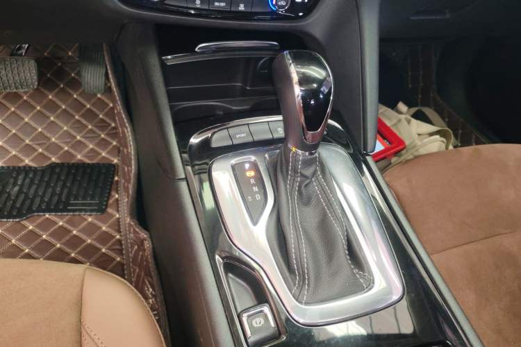 Used Buick Regal 2019 20T Elite Version China VI Standard Gear Lever