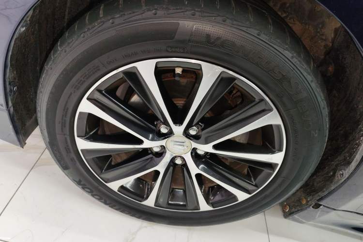 Used Toyota Crown 2018 2.0T Fashion Edition
