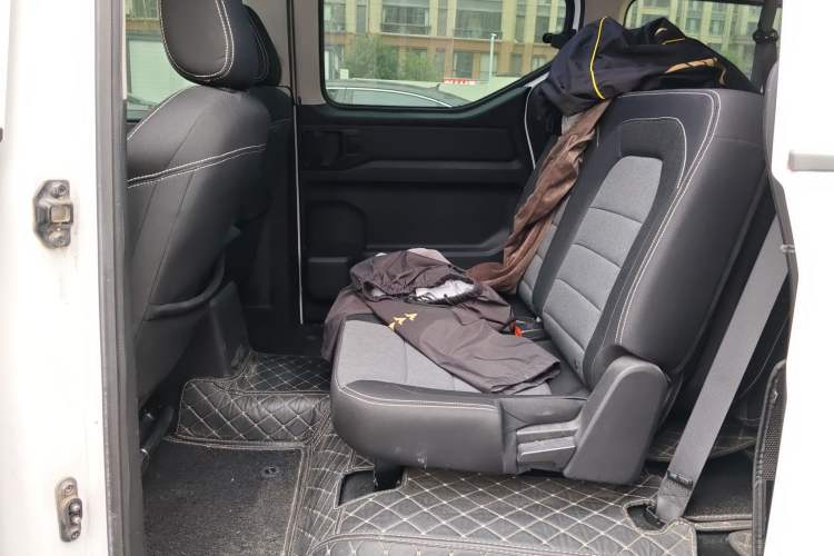 Used Wuling Zhengcheng 2021 1.5T Manual Comfort Version Left Rear Seat