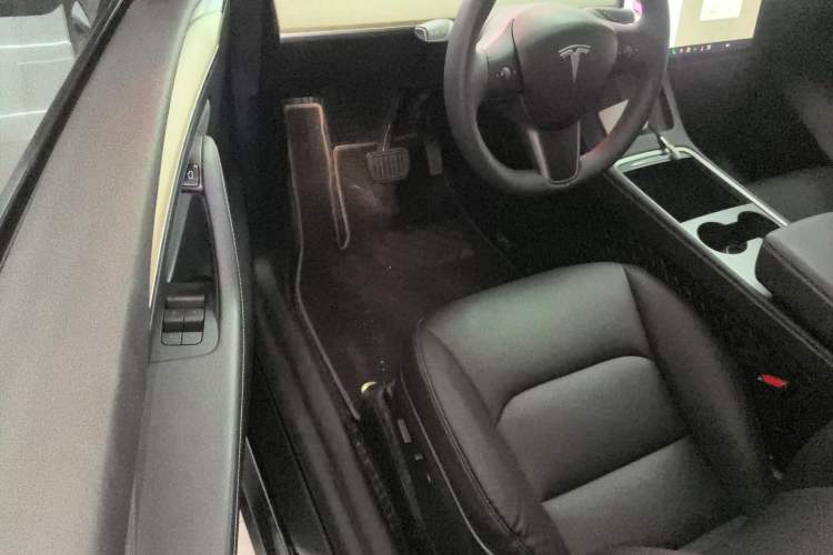 Used Tesla Model Y 2021 Long-Range All-Wheel-Drive Version
