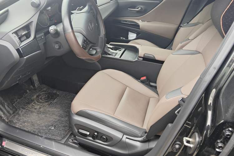 Used Lexus ES 2023 200 Excellence Edition
