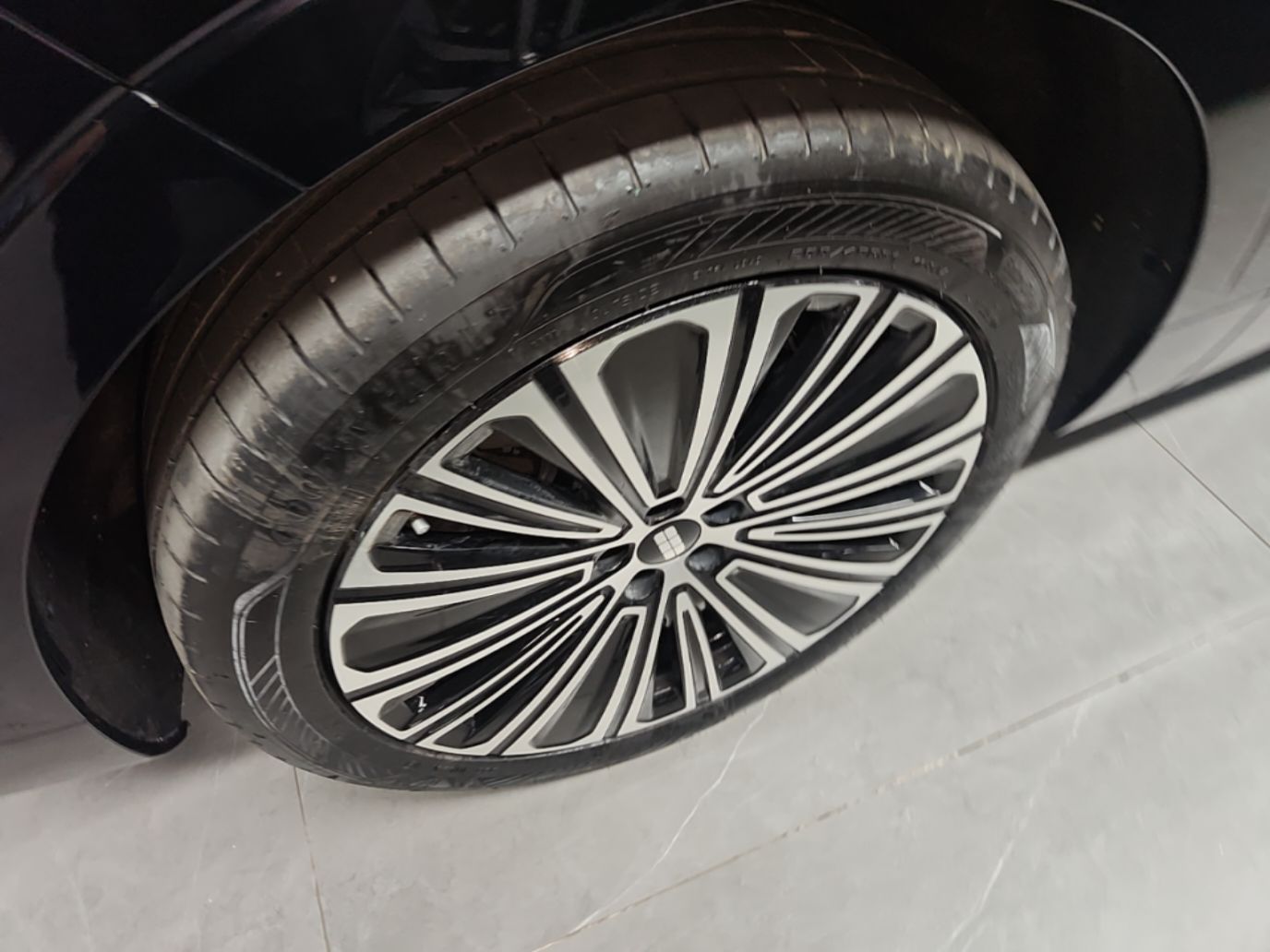 Geely Galaxy M9 2025 Model 210km Four-Wheel-Drive Leading Edition — снимка 10