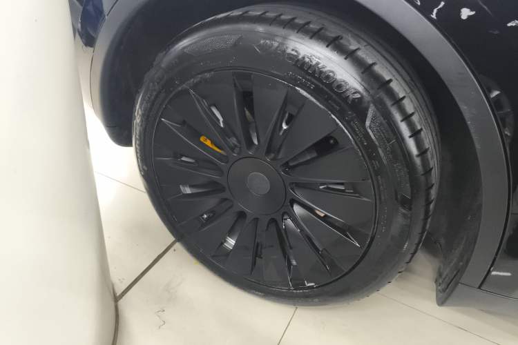 Used Tesla Model Y 2022 Revised Version Long-Range All-Wheel Drive Right Rear Wheel Hub