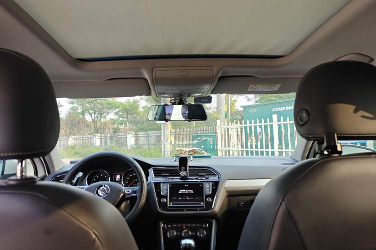 Used Volkswagen Tiguan L 2018 330TSI Automatic Two-Wheel Drive Luxury Edition Headliner