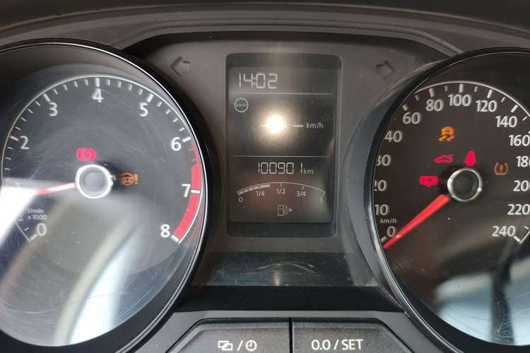 Used Volkswagen Lavida 2015 1.6L Manual Fashion Edition Odometer Close Up