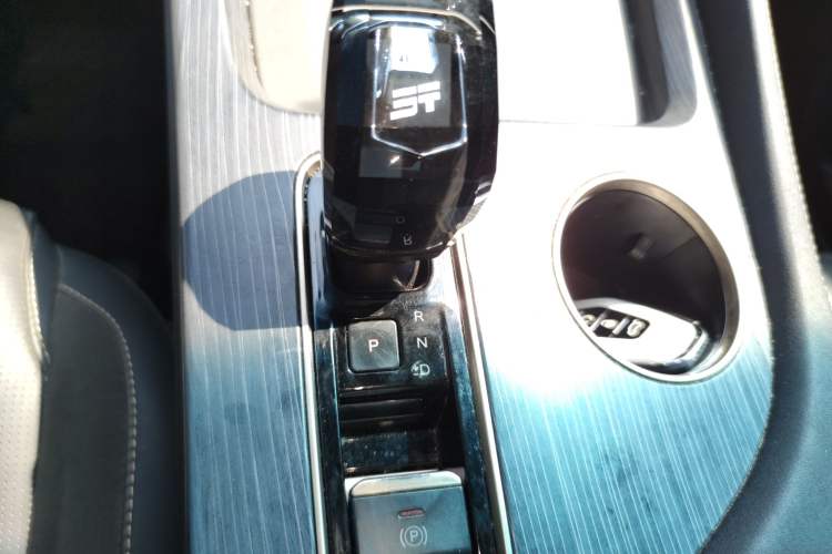 Used JETOUR Shanhai L9 2024 1.5TD 2DHT Air 7-Seater Gear Lever