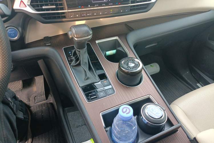 Used Toyota Granvia 2022 2.5L Hybrid Prestige Edition