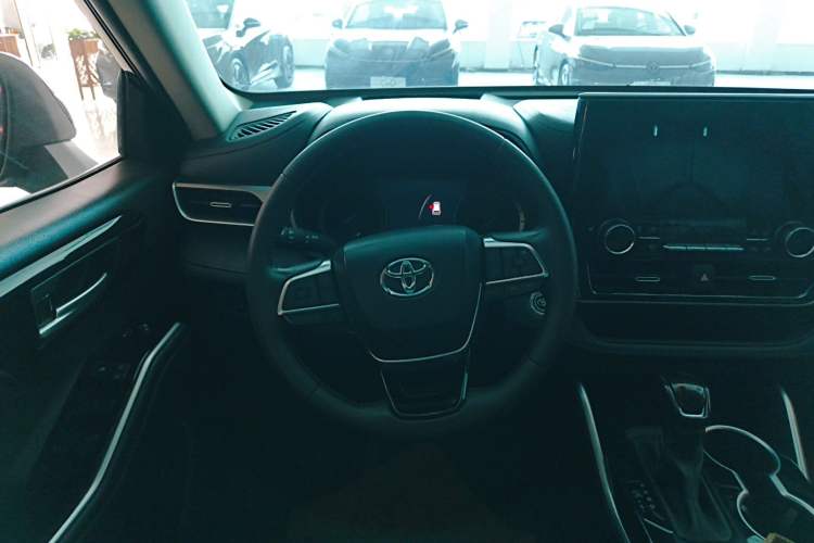 Used Toyota Highlander 2023 2.5L Smart Electric Hybrid Dual-Engine Four-Wheel Drive Prestige Version – 7 Seats Steering Wheel