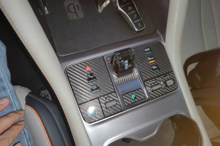 Used BYD Song PLUS New Energy 2023 Champion Edition DM-i 150KM Flagship PLUS Gear Lever