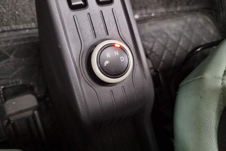 Used Wuling Hongguang MINIEV 2021 Macaron Premium Model – Lithium Iron Phosphate Gear Lever