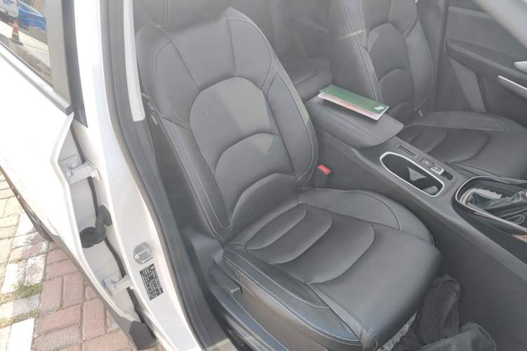 Used Baojun 530 2020 1.5T CVT Prestige Connected Version 7 Seats Right Front Seat