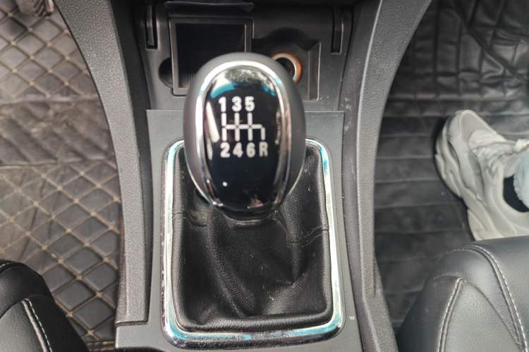 Used Geely Auto Emgrand 2017 Sedan Million Edition 1.3T Manual Top-Grade Version Gear Lever