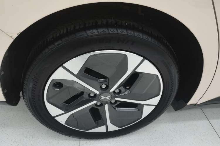 Used XPeng MONA M03 2024 620 with Ultra-Long Range Right Rear Wheel Hub