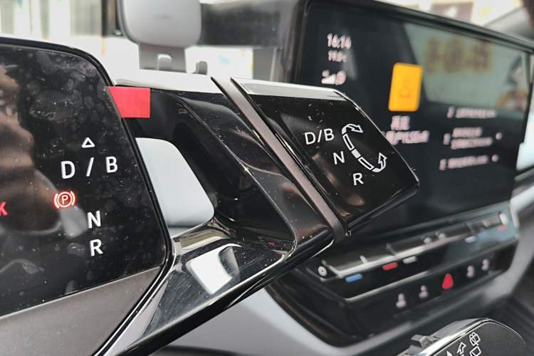 Used Volkswagen ID.4 X 2024 Pure & Smart Edition Gear Lever