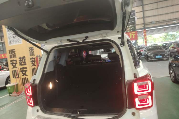 Used GAC Trumpchi GS8 2017 320T Two-Wheel Drive Luxury Smart Connectivity Version (7 Seats) Trunk